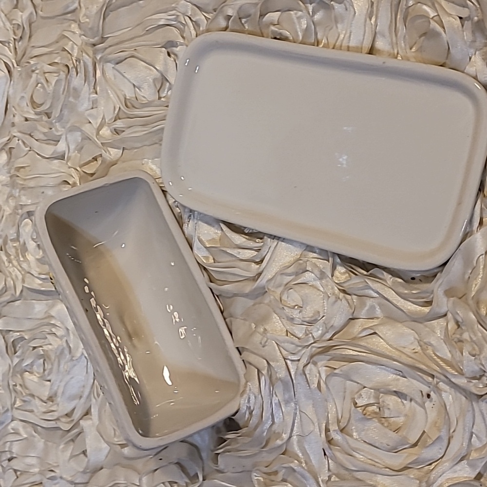 Bee Honeycomb Ceramic Butter Dish With Lid - Farmhouse Decor - Picture 5 of 11